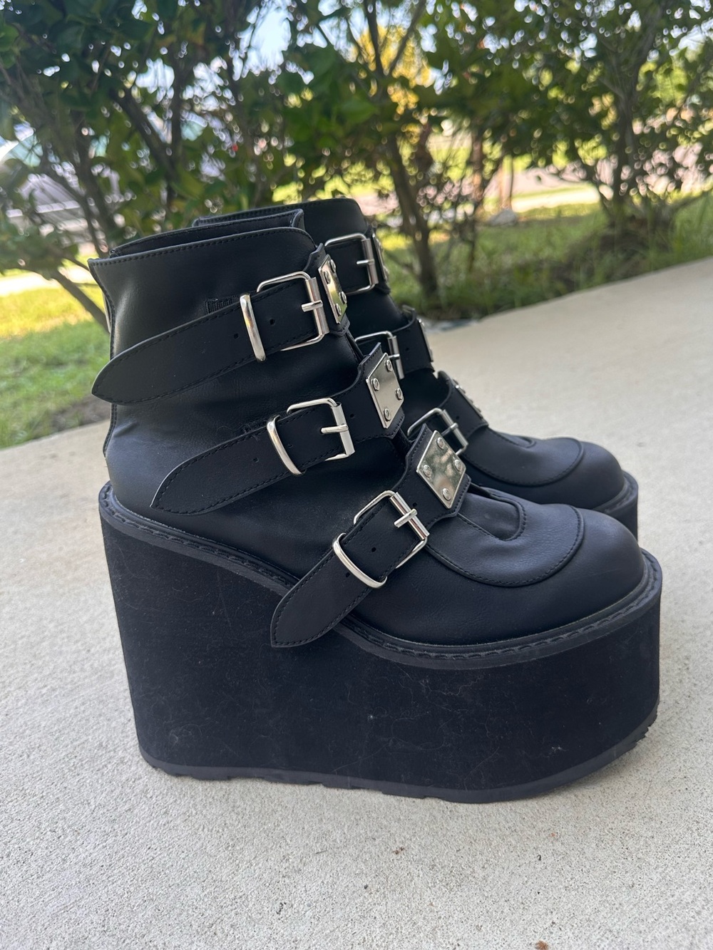 Black Demonia’s W10